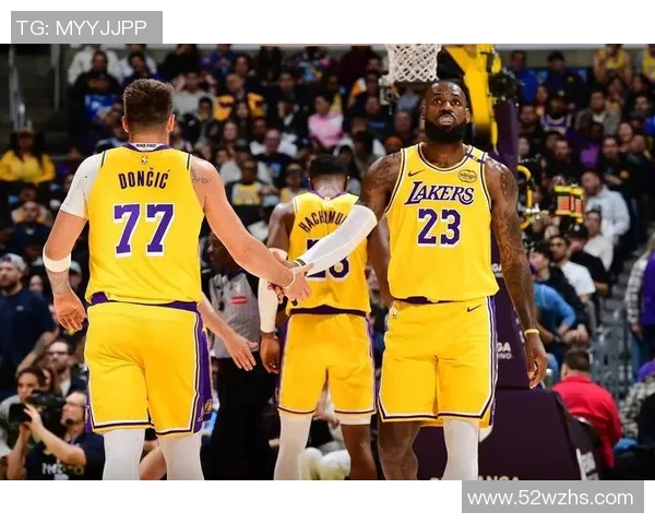 2012年湖人对阵尼克斯精彩回顾央视网独家解读比赛亮点与球员表现