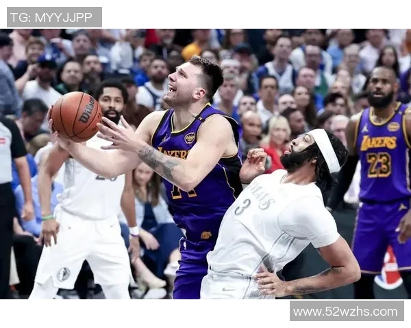 湖人对决独行侠常规赛精彩回顾与赛后分析全场亮点尽在其中 湖人对决独行侠常规赛精彩回顾与赛后分析全场亮点尽在其中